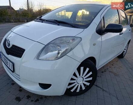 Білий Тойота Яріс, об'ємом двигуна 1.3 л та пробігом 290 тис. км за 5000 $, фото 7 на Automoto.ua
