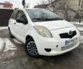 Білий Тойота Яріс, об'ємом двигуна 1 л та пробігом 200 тис. км за 3500 $, фото 1 на Automoto.ua