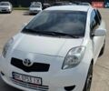 Белый Тойота Ярис, объемом двигателя 1.4 л и пробегом 261 тыс. км за 5500 $, фото 1 на Automoto.ua