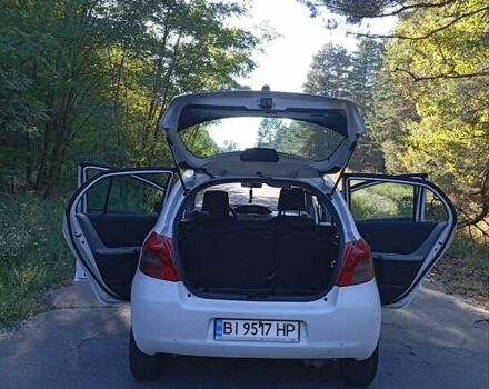 Белый Тойота Ярис, объемом двигателя 1 л и пробегом 300 тыс. км за 4700 $, фото 19 на Automoto.ua