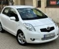 Білий Тойота Яріс, об'ємом двигуна 1.3 л та пробігом 98 тис. км за 7900 $, фото 1 на Automoto.ua