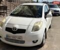 Белый Тойота Ярис, объемом двигателя 1.3 л и пробегом 98 тыс. км за 6200 $, фото 1 на Automoto.ua