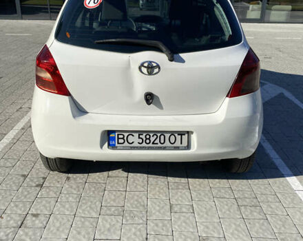 Белый Тойота Ярис, объемом двигателя 1.4 л и пробегом 229 тыс. км за 5000 $, фото 6 на Automoto.ua