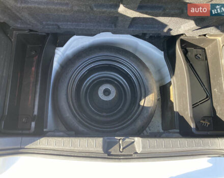 Белый Тойота Ярис, объемом двигателя 1.4 л и пробегом 229 тыс. км за 5000 $, фото 18 на Automoto.ua