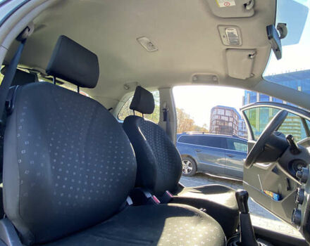 Белый Тойота Ярис, объемом двигателя 1.4 л и пробегом 229 тыс. км за 5000 $, фото 14 на Automoto.ua