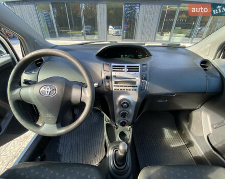 Белый Тойота Ярис, объемом двигателя 1.4 л и пробегом 229 тыс. км за 5000 $, фото 8 на Automoto.ua