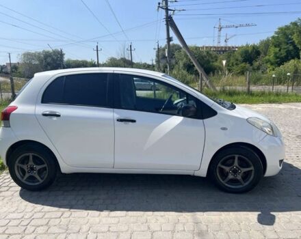 Белый Тойота Ярис, объемом двигателя 1.4 л и пробегом 236 тыс. км за 6800 $, фото 7 на Automoto.ua