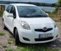 Белый Тойота Ярис, объемом двигателя 1.4 л и пробегом 230 тыс. км за 6000 $, фото 1 на Automoto.ua