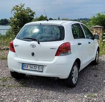 Белый Тойота Ярис, объемом двигателя 1.4 л и пробегом 230 тыс. км за 6000 $, фото 2 на Automoto.ua