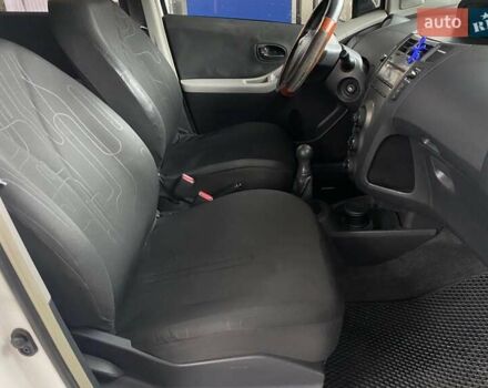 Білий Тойота Яріс, об'ємом двигуна 1 л та пробігом 197 тис. км за 5500 $, фото 17 на Automoto.ua