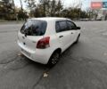 Белый Тойота Ярис, объемом двигателя 1 л и пробегом 196 тыс. км за 4800 $, фото 1 на Automoto.ua