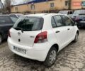 Белый Тойота Ярис, объемом двигателя 1 л и пробегом 214 тыс. км за 4800 $, фото 1 на Automoto.ua