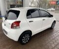 Білий Тойота Яріс, об'ємом двигуна 1 л та пробігом 197 тис. км за 5500 $, фото 4 на Automoto.ua