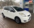 Білий Тойота Яріс, об'ємом двигуна 1 л та пробігом 197 тис. км за 5500 $, фото 2 на Automoto.ua