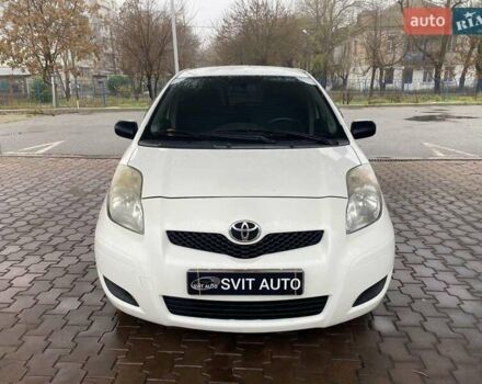 Білий Тойота Яріс, об'ємом двигуна 1 л та пробігом 197 тис. км за 5500 $, фото 1 на Automoto.ua