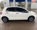 Білий Тойота Яріс, об'ємом двигуна 1 л та пробігом 197 тис. км за 5500 $, фото 3 на Automoto.ua