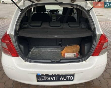 Білий Тойота Яріс, об'ємом двигуна 1 л та пробігом 197 тис. км за 5500 $, фото 24 на Automoto.ua