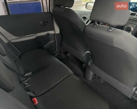 Білий Тойота Яріс, об'ємом двигуна 1 л та пробігом 197 тис. км за 5500 $, фото 16 на Automoto.ua