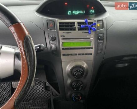 Білий Тойота Яріс, об'ємом двигуна 1 л та пробігом 197 тис. км за 5500 $, фото 20 на Automoto.ua