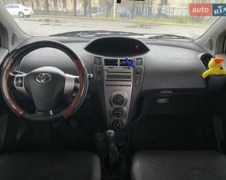 Білий Тойота Яріс, об'ємом двигуна 1 л та пробігом 197 тис. км за 5500 $, фото 19 на Automoto.ua