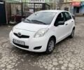 Белый Тойота Ярис, объемом двигателя 1 л и пробегом 214 тыс. км за 4800 $, фото 4 на Automoto.ua