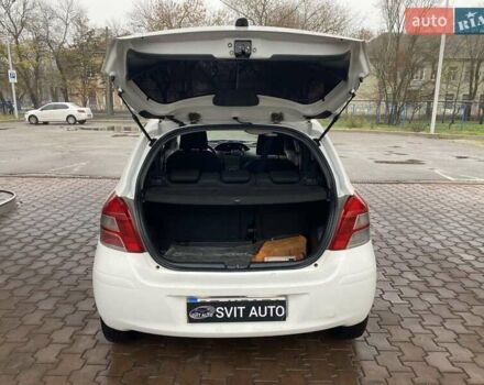 Білий Тойота Яріс, об'ємом двигуна 1 л та пробігом 197 тис. км за 5500 $, фото 25 на Automoto.ua