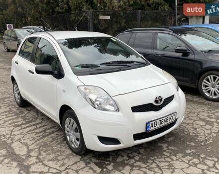 Белый Тойота Ярис, объемом двигателя 1 л и пробегом 214 тыс. км за 4800 $, фото 6 на Automoto.ua