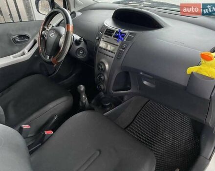 Білий Тойота Яріс, об'ємом двигуна 1 л та пробігом 197 тис. км за 5500 $, фото 18 на Automoto.ua