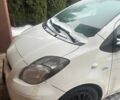Белый Тойота Ярис, объемом двигателя 1.36 л и пробегом 120 тыс. км за 4200 $, фото 1 на Automoto.ua
