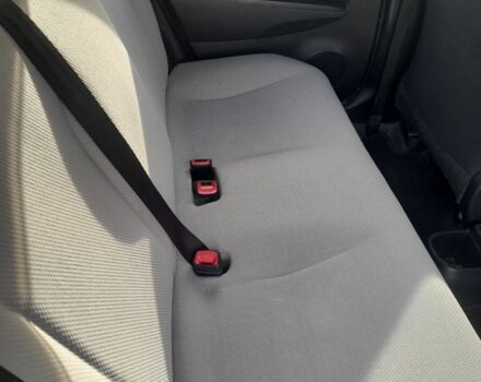 Белый Тойота Ярис, объемом двигателя 1 л и пробегом 87 тыс. км за 7500 $, фото 6 на Automoto.ua