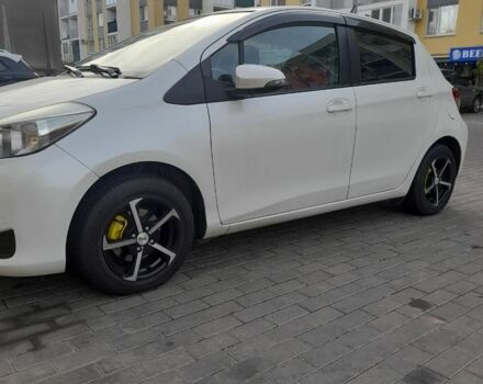 Белый Тойота Ярис, объемом двигателя 1 л и пробегом 87 тыс. км за 7500 $, фото 4 на Automoto.ua
