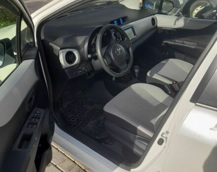 Белый Тойота Ярис, объемом двигателя 1 л и пробегом 87 тыс. км за 7500 $, фото 7 на Automoto.ua