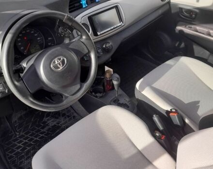 Белый Тойота Ярис, объемом двигателя 1 л и пробегом 87 тыс. км за 7500 $, фото 1 на Automoto.ua