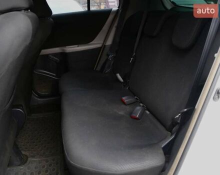 Білий Тойота Яріс, об'ємом двигуна 1.33 л та пробігом 178 тис. км за 6100 $, фото 8 на Automoto.ua