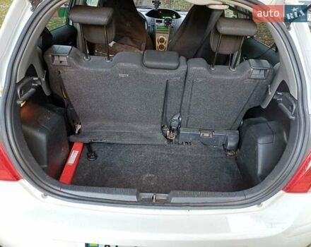 Тойота Ярис 2011 в Киеве на Automoto.ua Белый Тойота Ярис, объемом двигателя 1.3 л и пробегом 177 тыс. км за 7200 $, фото 2 на Automoto.ua
