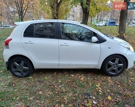 Тойота Ярис 2011 в Киеве на Automoto.ua Белый Тойота Ярис, объемом двигателя 1.3 л и пробегом 177 тыс. км за 7200 $, фото 1 на Automoto.ua
