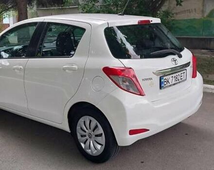 Білий Тойота Яріс, об'ємом двигуна 1.36 л та пробігом 191 тис. км за 7500 $, фото 10 на Automoto.ua
