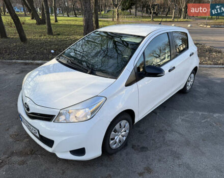 Белый Тойота Ярис, объемом двигателя 1 л и пробегом 249 тыс. км за 5600 $, фото 4 на Automoto.ua