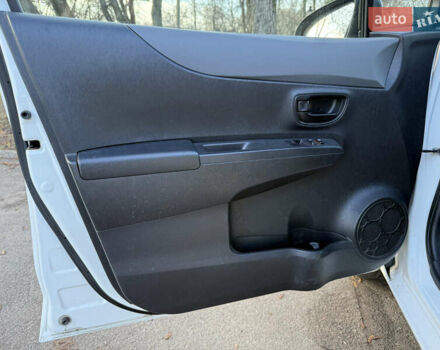 Белый Тойота Ярис, объемом двигателя 1 л и пробегом 249 тыс. км за 5600 $, фото 14 на Automoto.ua