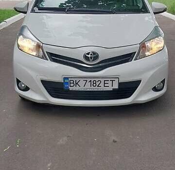 Білий Тойота Яріс, об'ємом двигуна 1.36 л та пробігом 191 тис. км за 7500 $, фото 11 на Automoto.ua