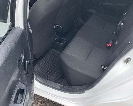 Білий Тойота Яріс, об'ємом двигуна 1 л та пробігом 102 тис. км за 7200 $, фото 5 на Automoto.ua