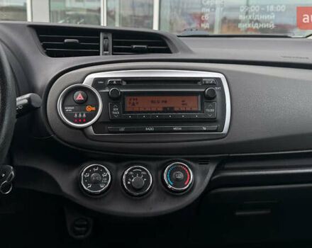 Белый Тойота Ярис, объемом двигателя 1.3 л и пробегом 69 тыс. км за 9600 $, фото 14 на Automoto.ua