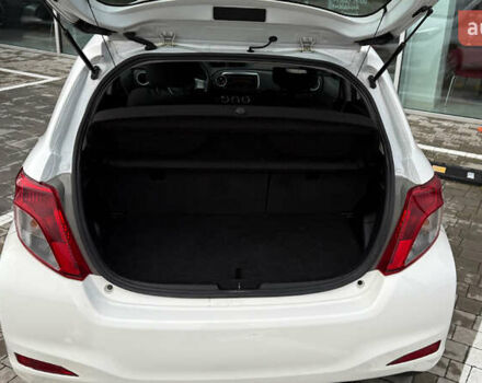 Белый Тойота Ярис, объемом двигателя 1.3 л и пробегом 69 тыс. км за 9600 $, фото 9 на Automoto.ua