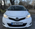 Белый Тойота Ярис, объемом двигателя 1 л и пробегом 249 тыс. км за 5600 $, фото 6 на Automoto.ua