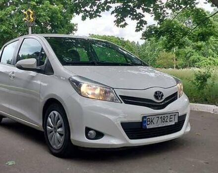 Білий Тойота Яріс, об'ємом двигуна 1.36 л та пробігом 191 тис. км за 7500 $, фото 12 на Automoto.ua