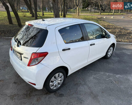 Белый Тойота Ярис, объемом двигателя 1 л и пробегом 249 тыс. км за 5600 $, фото 11 на Automoto.ua