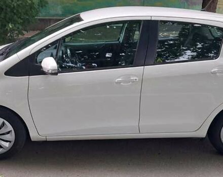 Білий Тойота Яріс, об'ємом двигуна 1.36 л та пробігом 191 тис. км за 7500 $, фото 6 на Automoto.ua