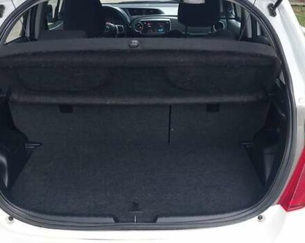 Білий Тойота Яріс, об'ємом двигуна 1.36 л та пробігом 191 тис. км за 7500 $, фото 4 на Automoto.ua