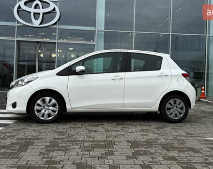 Белый Тойота Ярис, объемом двигателя 1.3 л и пробегом 69 тыс. км за 9600 $, фото 2 на Automoto.ua