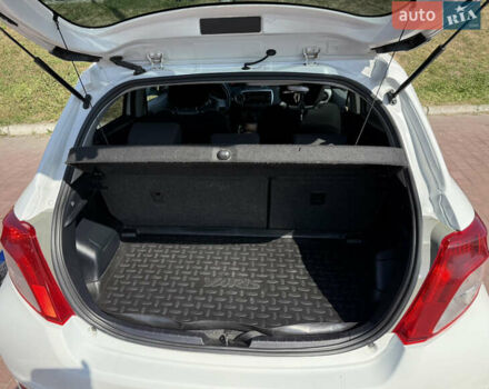 Білий Тойота Яріс, об'ємом двигуна 1 л та пробігом 163 тис. км за 6900 $, фото 23 на Automoto.ua